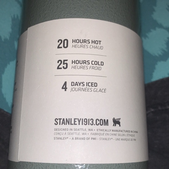 Stanley NEW The Adventure To-Go Bottle - Versatile Thermal Essentials - 25 oz - Picture 6 of 7